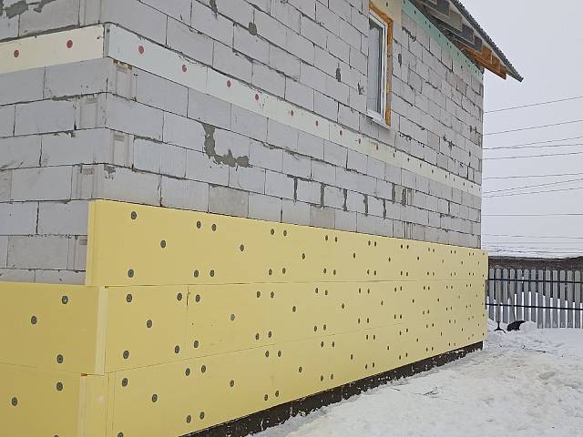 Утепление и наружная отделка дома металлическим блокхаусом в деревне Маслово