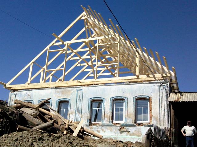 Возведение крыши частного дома в поселке Александровка