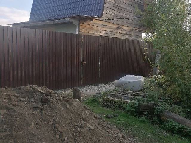 Установка забора с двумя воротами в деревне Новошино